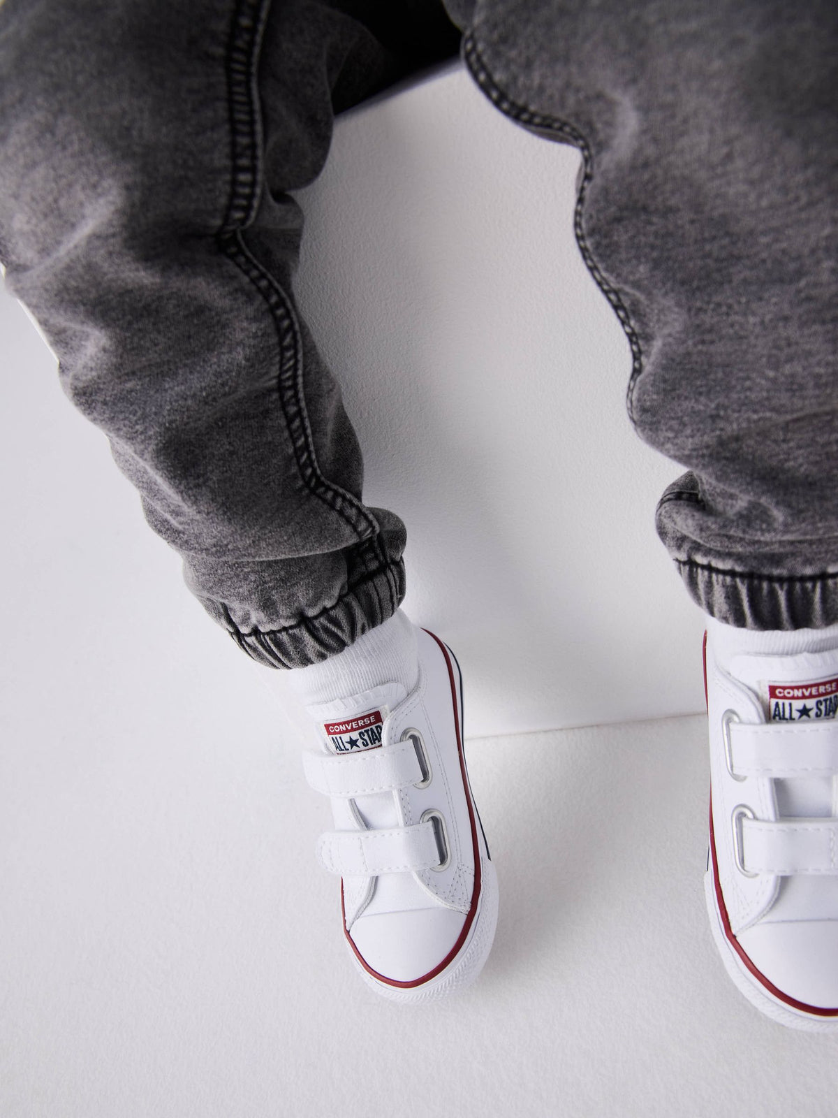 Converse White Chuck Ox 2V Infant Trainers