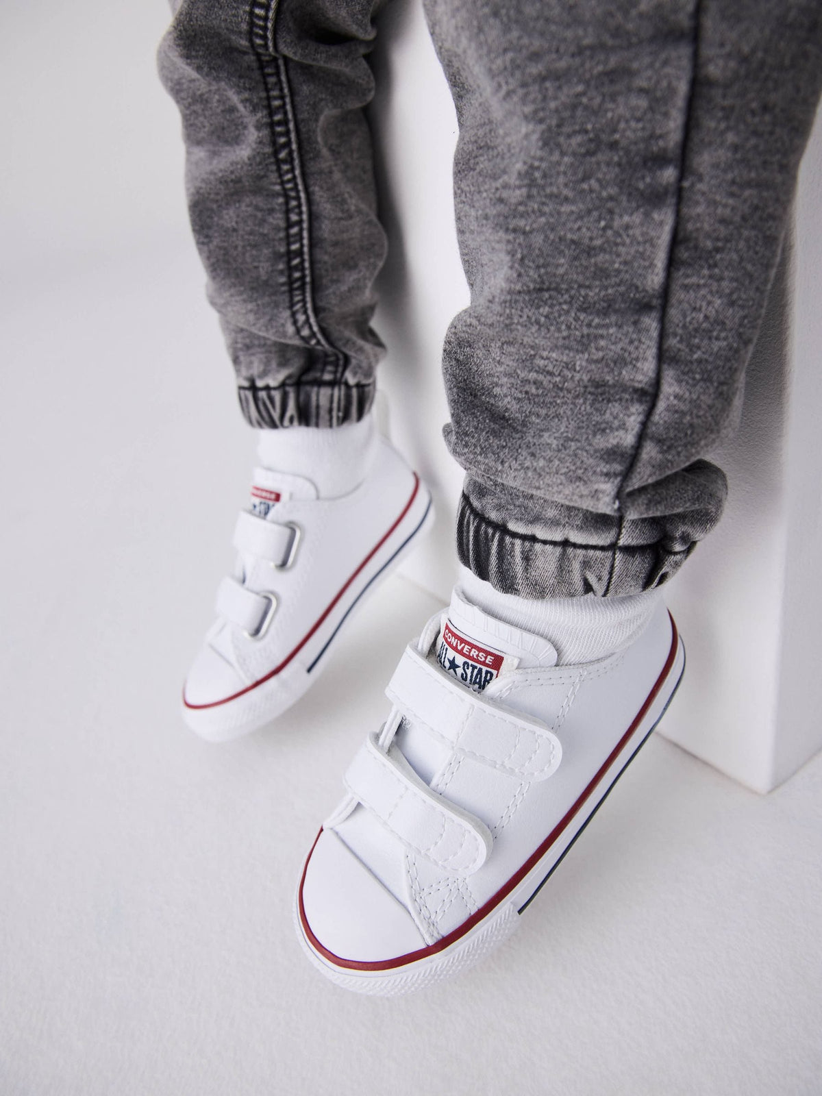 Converse White Chuck Ox 2V Infant Trainers