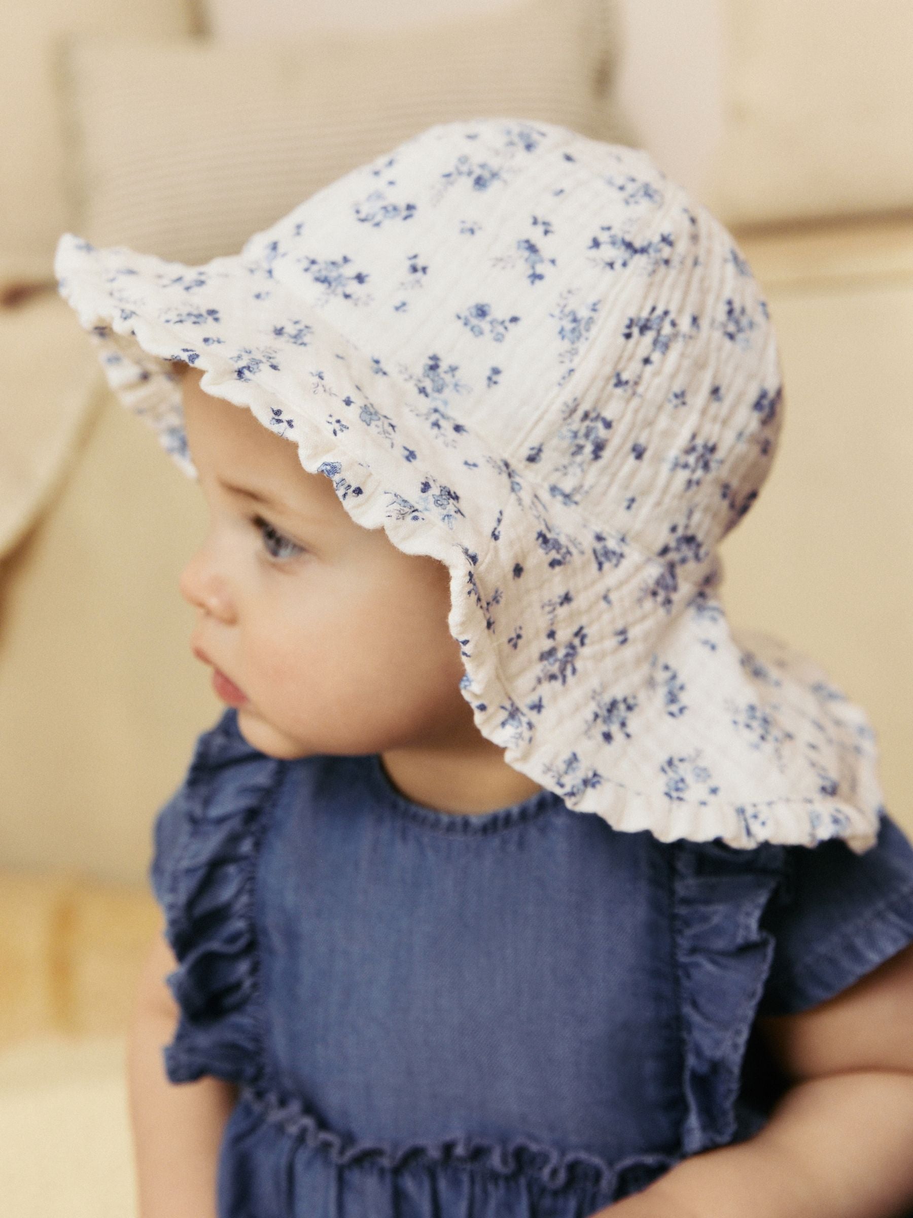 White/Blue Ditsy Floral Print 100% Cotton Baby Bucket Hat (0mths-2yrs)