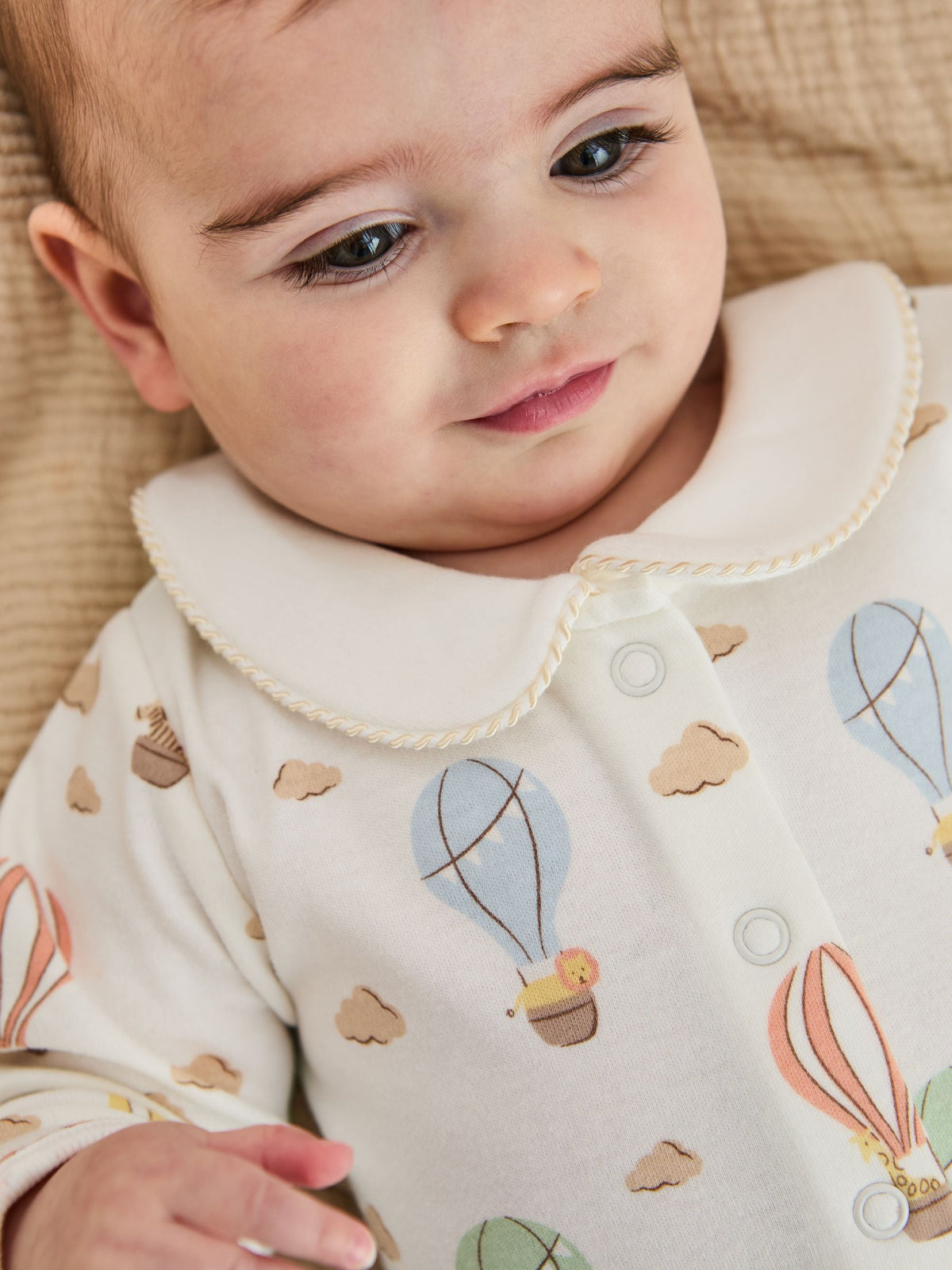 JoJo Maman Bébé Cream Hot Air Balloon Print Cotton Collared Footed Sleepsuit