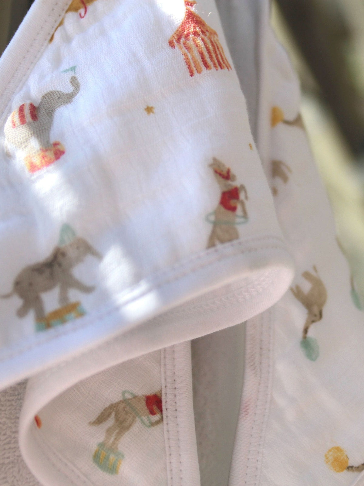 aden + anais White Essentials Hooded Elephant Circus 100% Cotton Towels 2 Pack