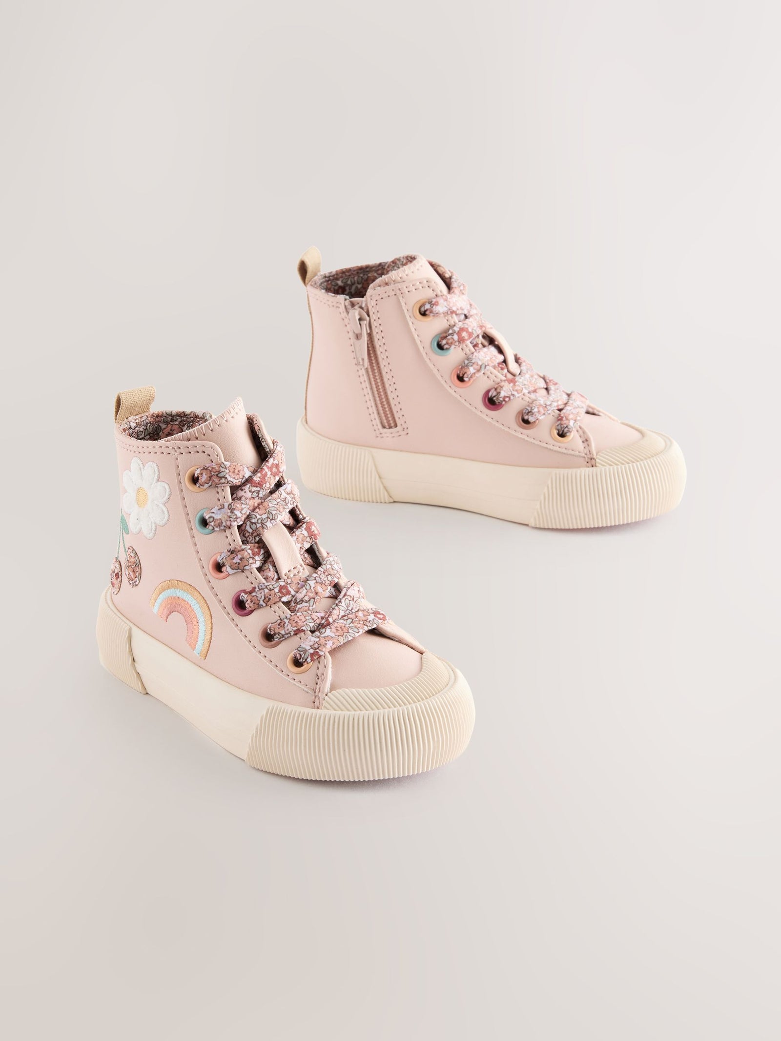 Neutral Character Applique Standard Fit (F) High Top