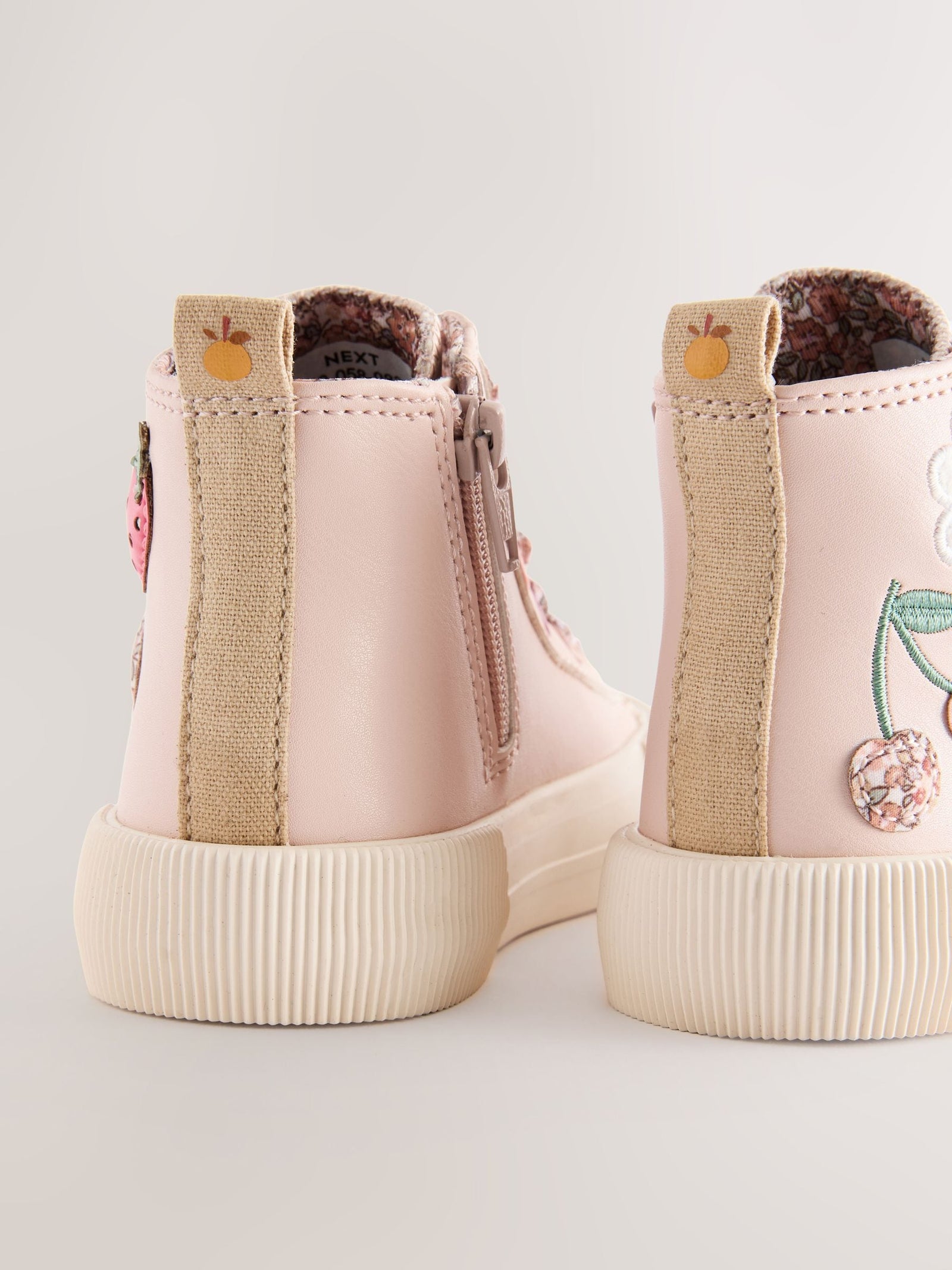 Neutral Character Applique Standard Fit (F) High Top