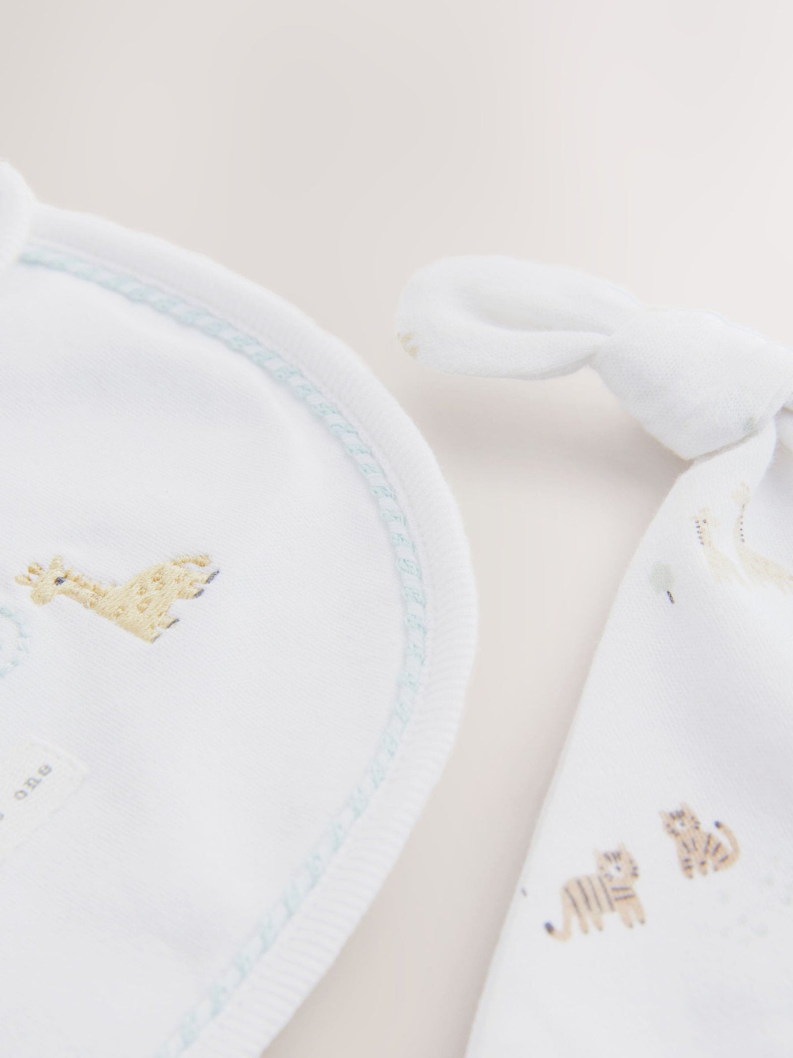 White Born in 2025 Hat and Bib Baby Set 2 Piece