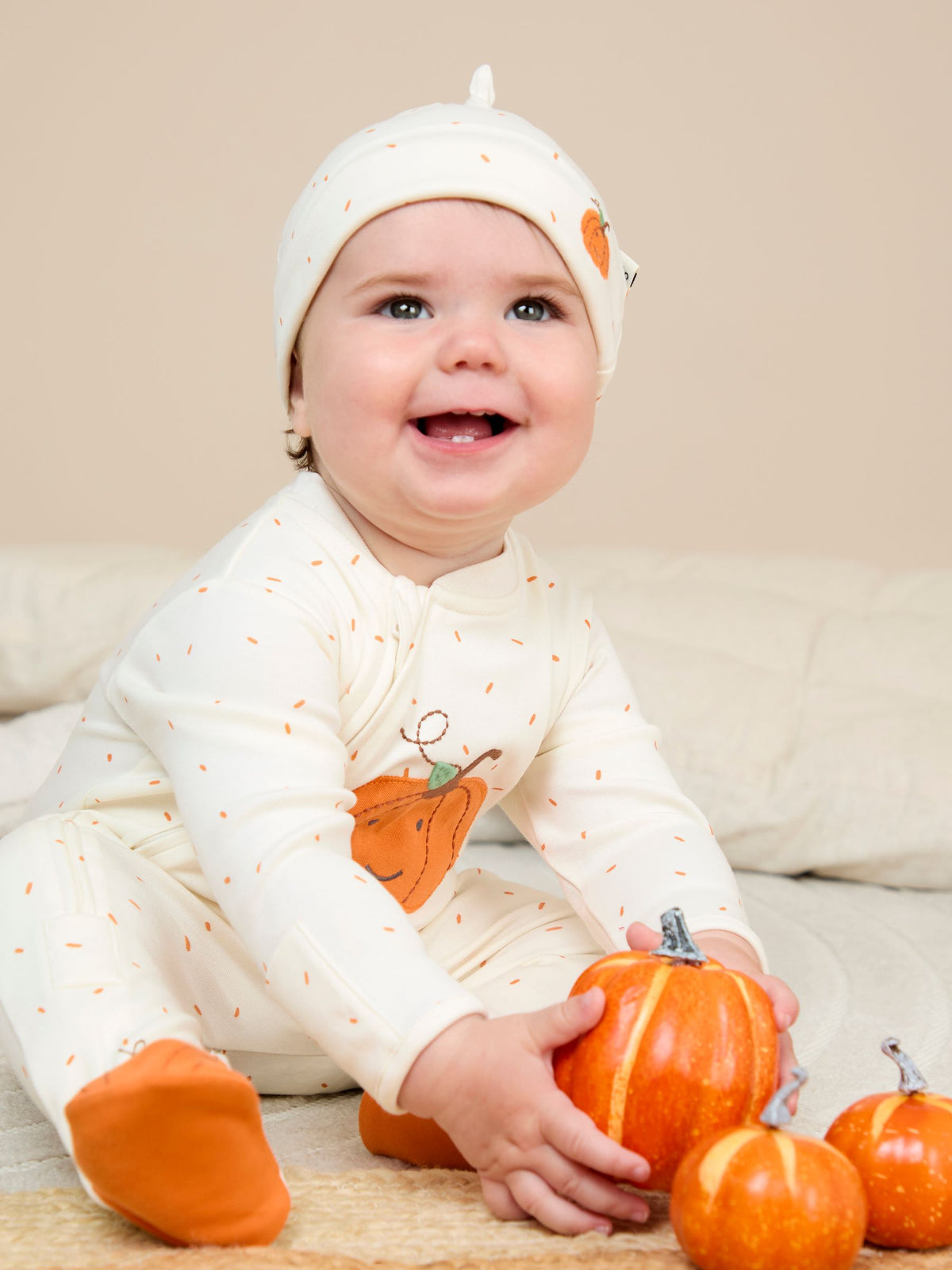 JoJo Maman Bébé Cream Speckled Pumpkin Appliqué Sleepsuit & Hat Set
