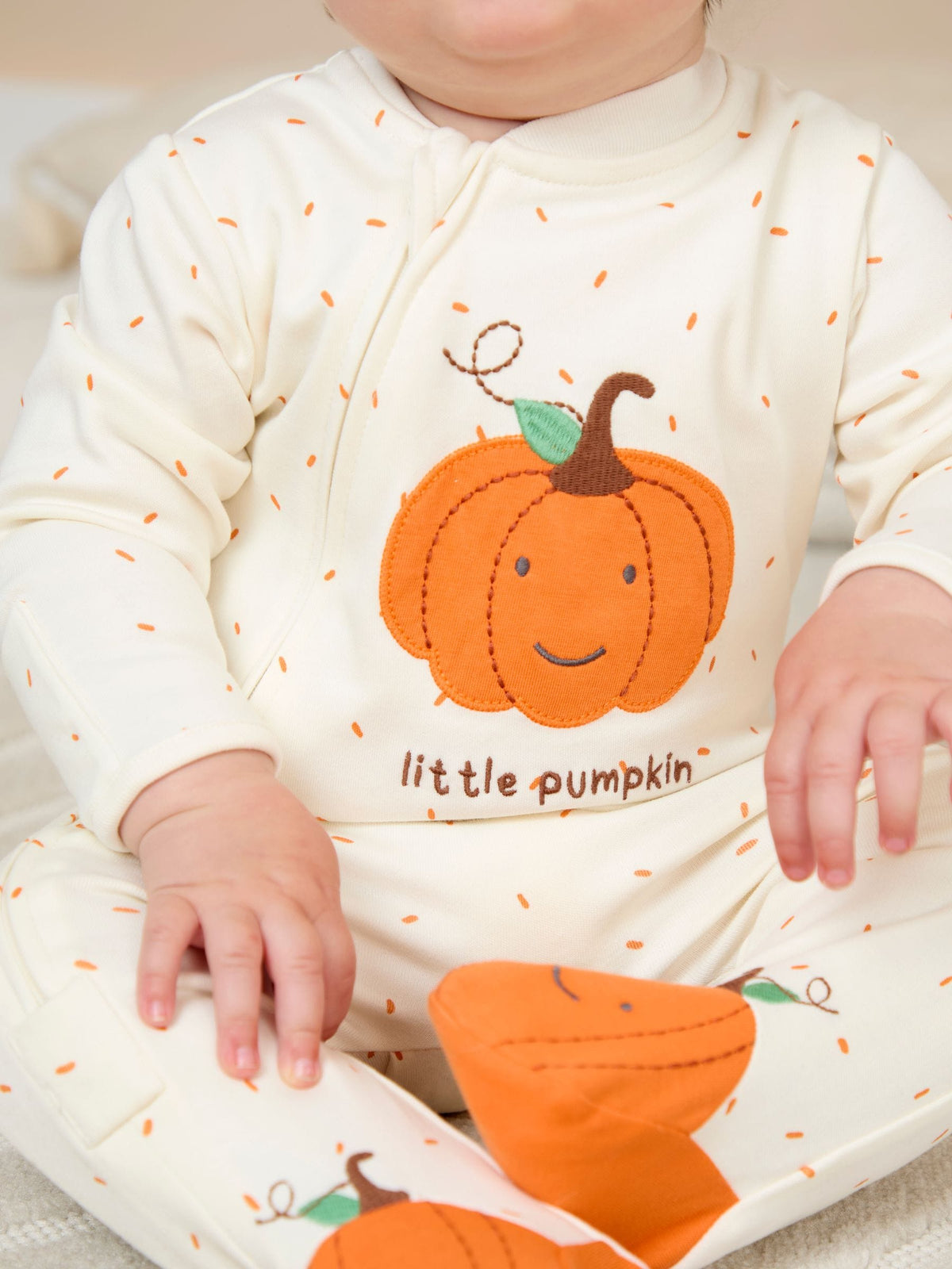 JoJo Maman Bébé Cream Speckled Pumpkin Appliqué Sleepsuit & Hat Set