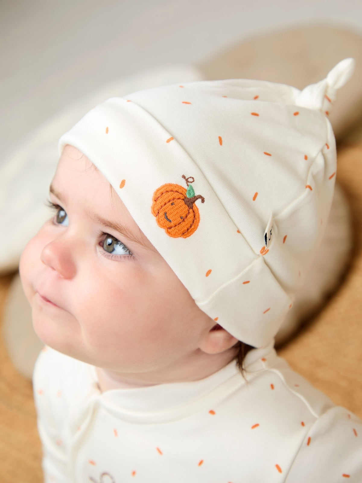JoJo Maman Bébé Cream Speckled Pumpkin Appliqué Sleepsuit & Hat Set