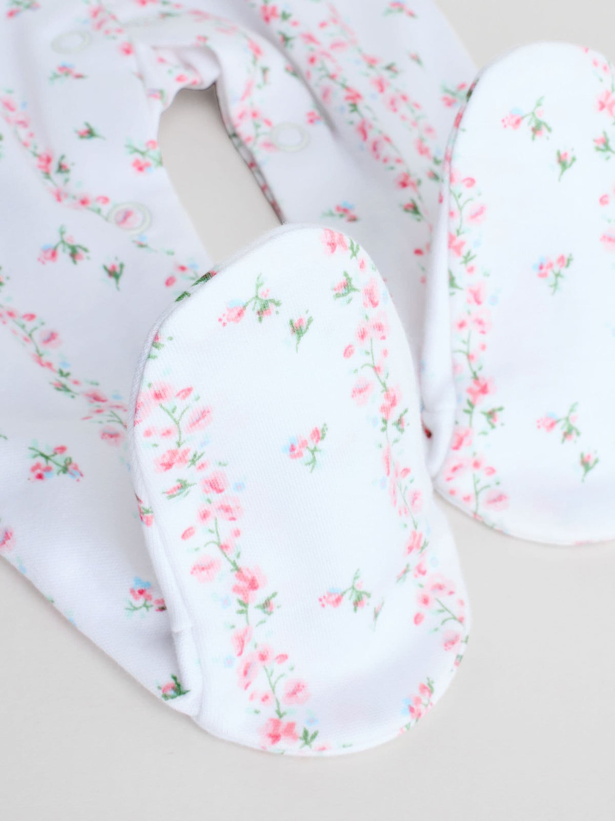 White/Pink 4 Pack Baby Sleepsuit (0-2yrs)