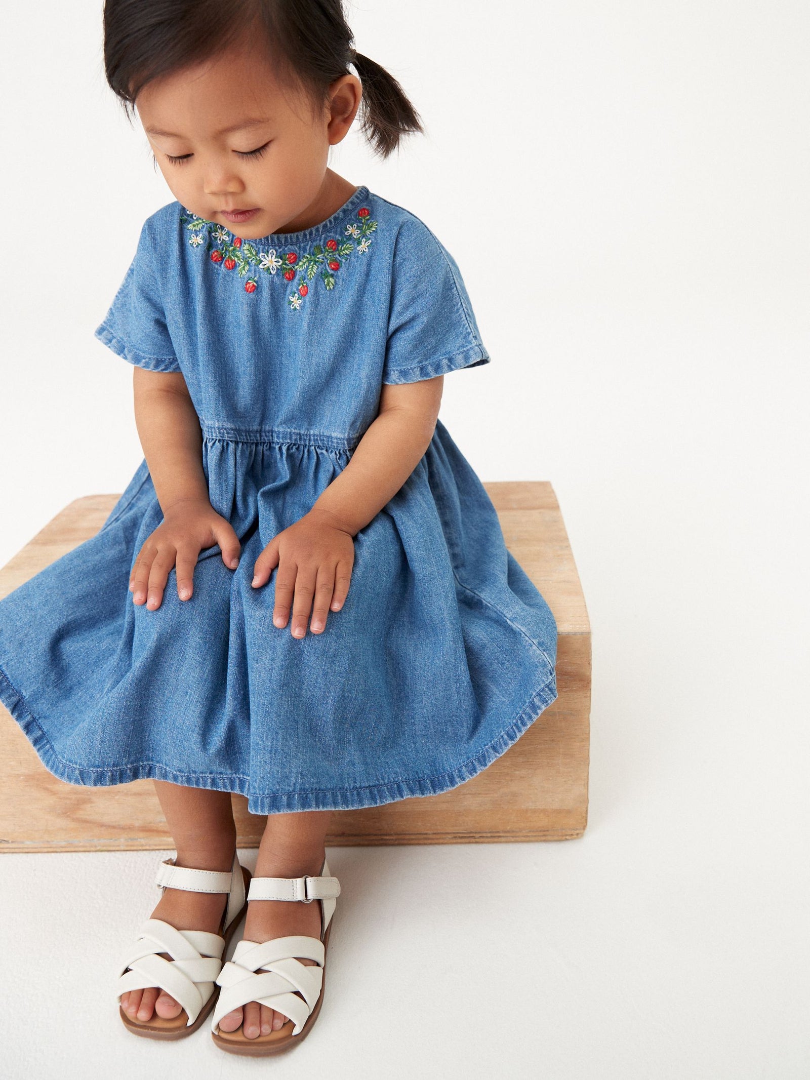 White Leather Woven Sandals With Touch Fastening