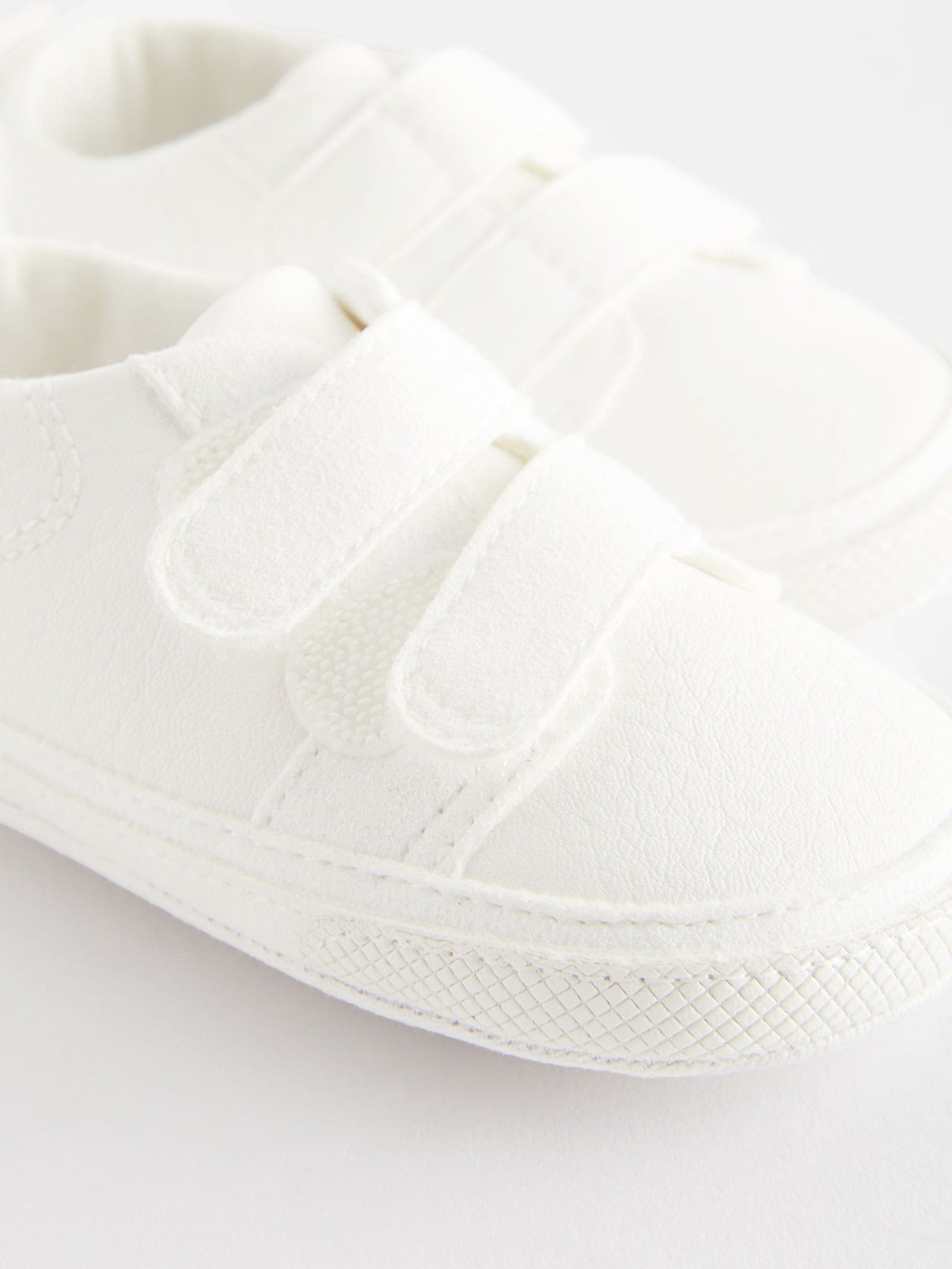 White Touch Fastening Baby Trainers (0-2mths)