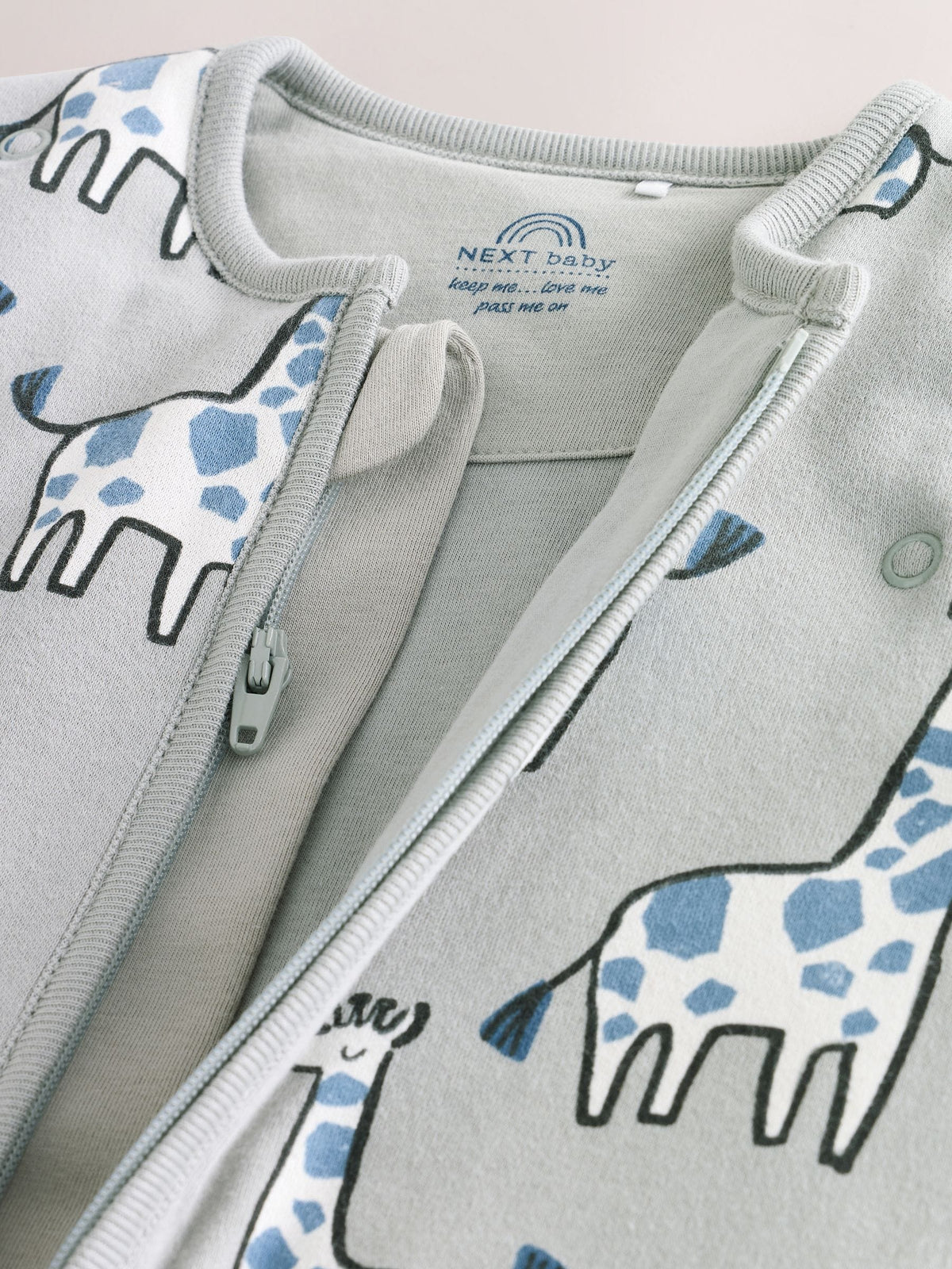 Green Giraffe 2.5 Tog Removable Sleeve Baby Sleep Bag