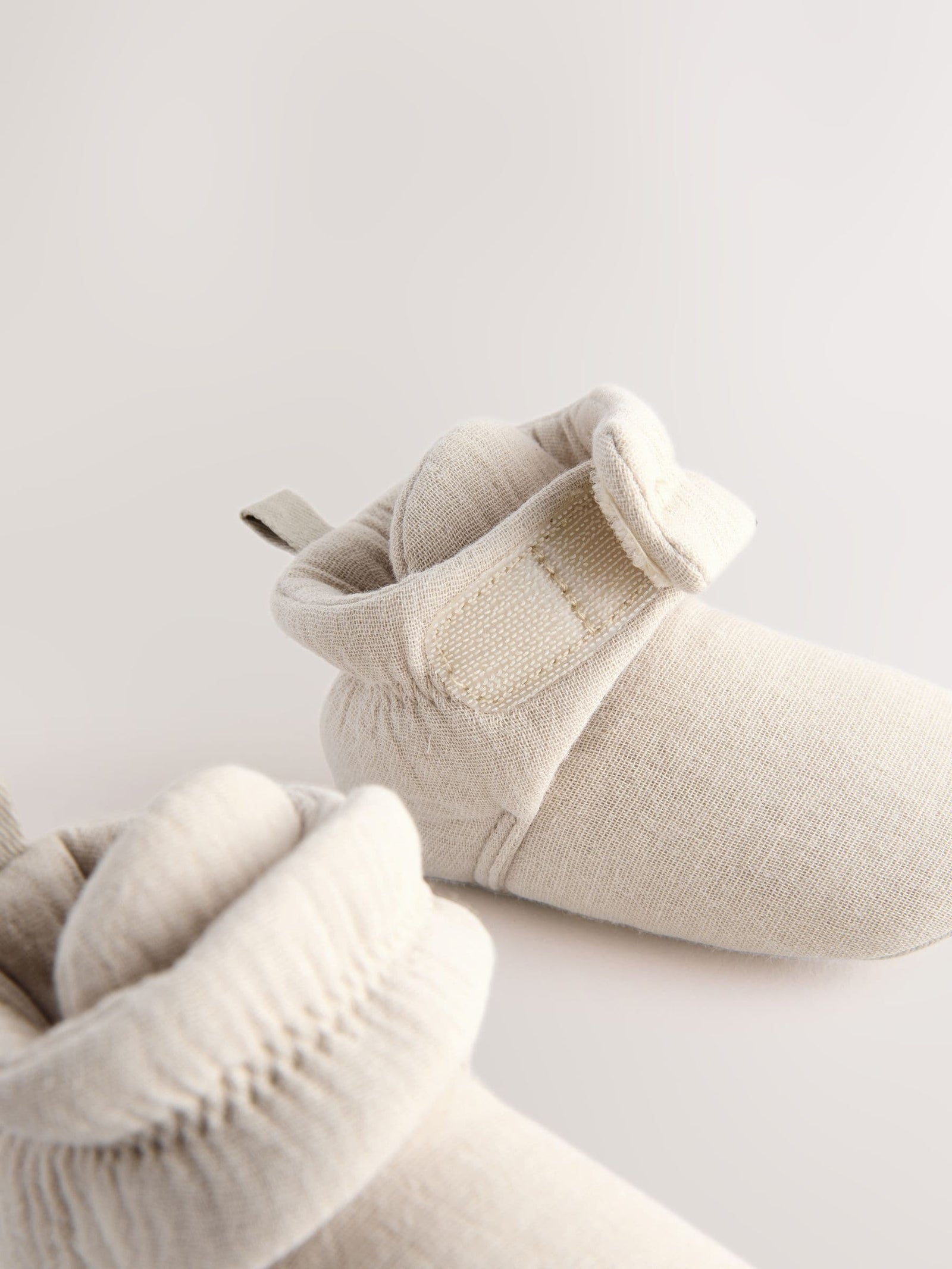 Neutral Muslin Wrap Baby Slipper Boots (0-18mths)