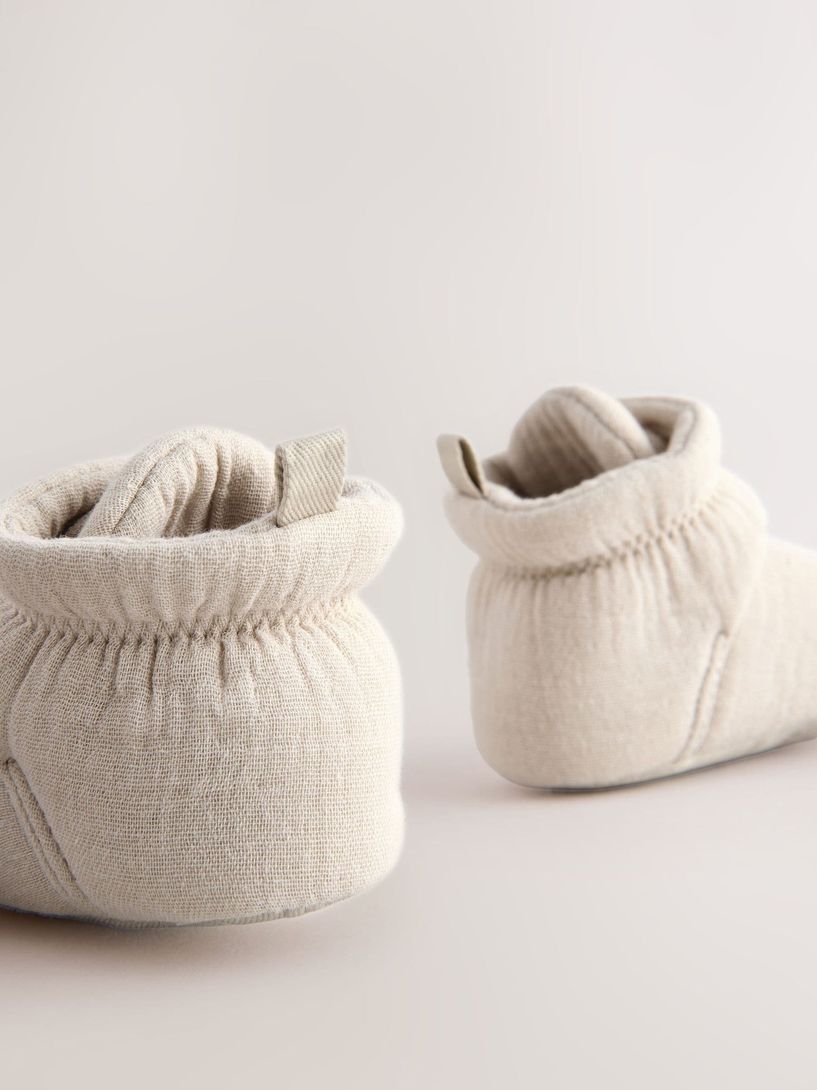 Neutral Muslin Wrap Baby Slipper Boots (0-18mths)