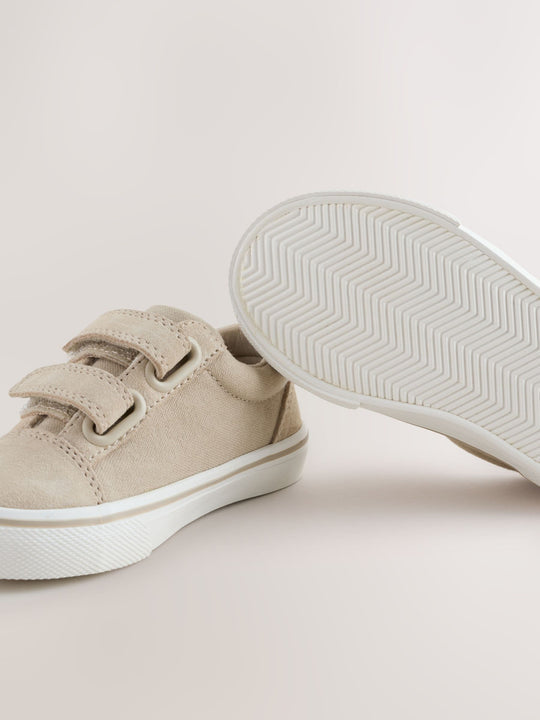 Neutral/White Standard Fit (F) Trainers