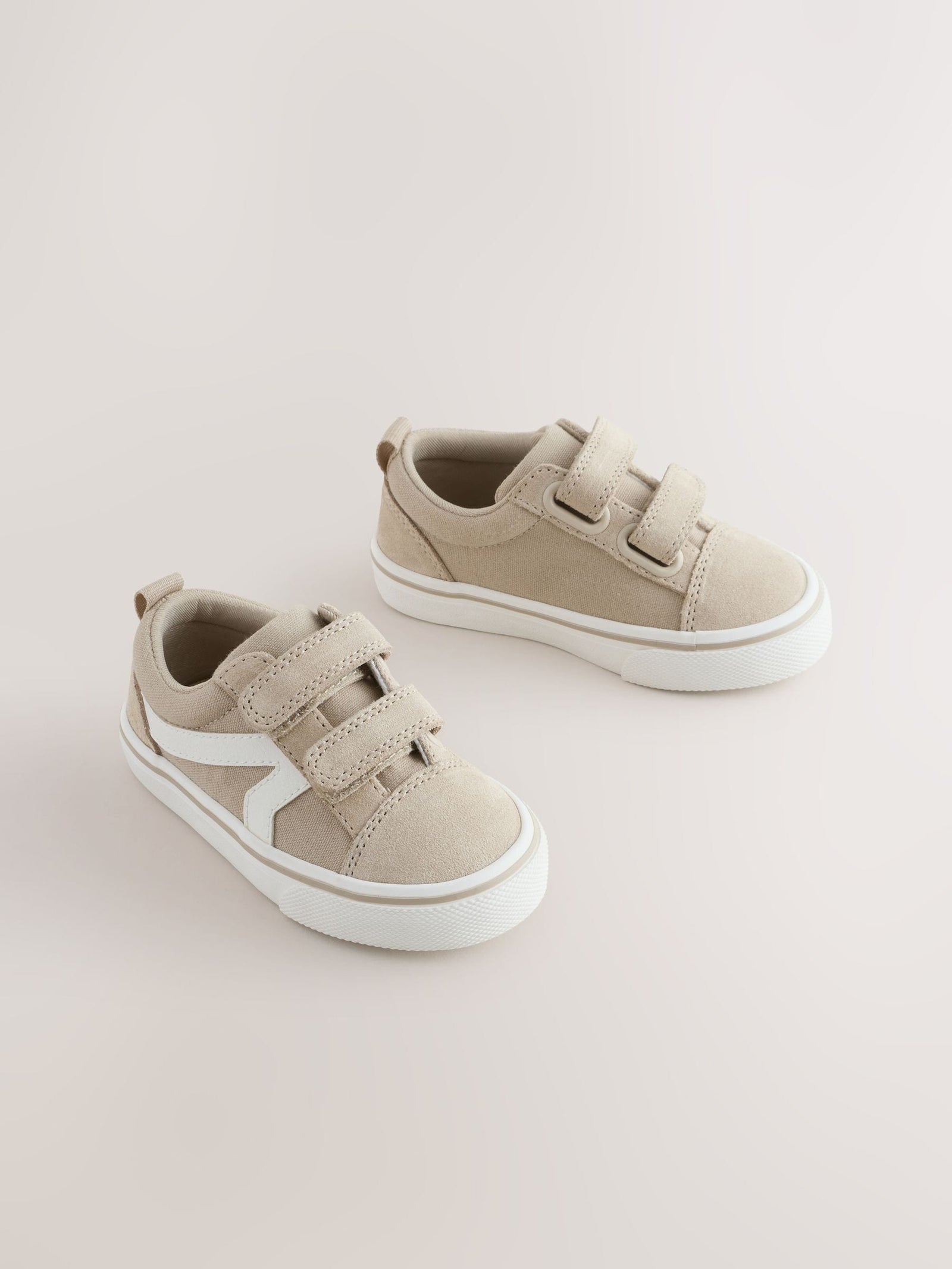 Neutral/White Standard Fit (F) Trainers