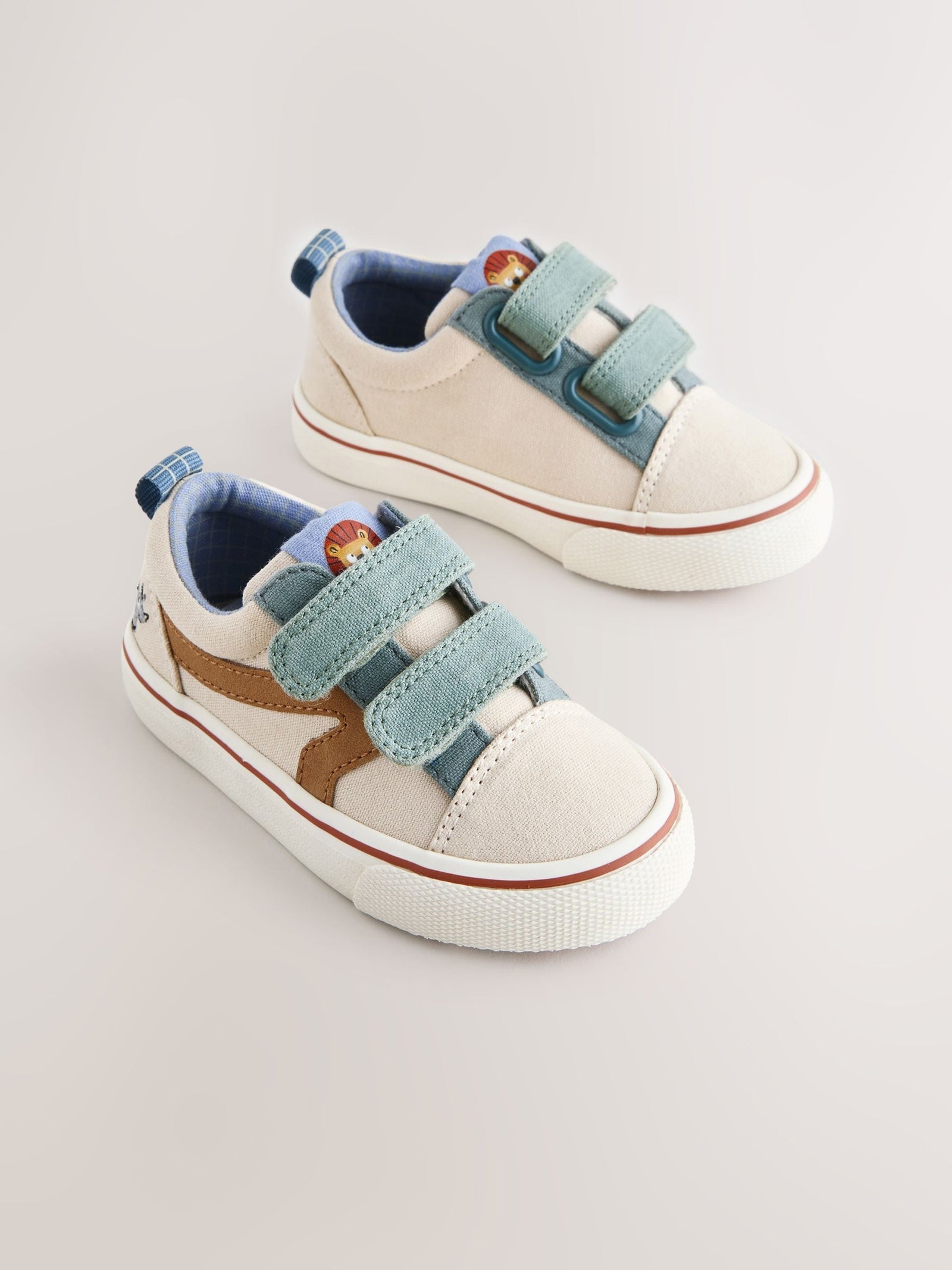 Neutral Standard Fit (F) Trainers