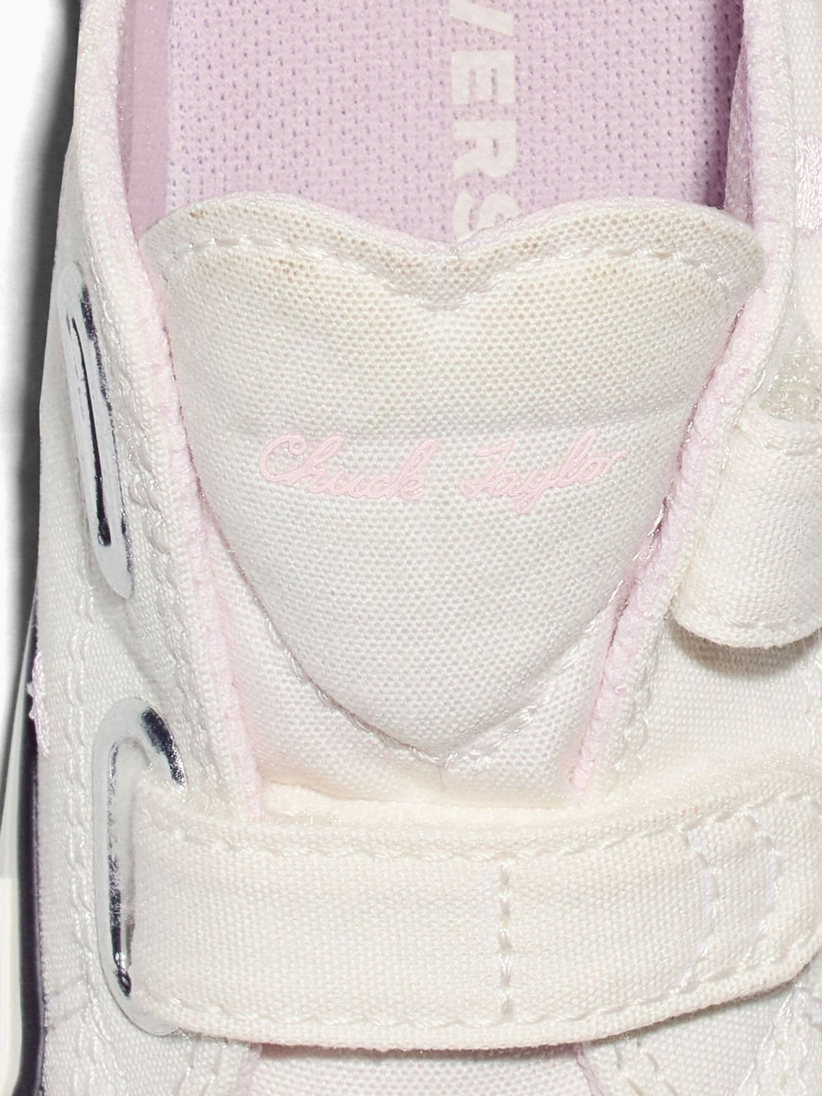 Converse White Chuck Taylor Toddler Heart 1V Trainers