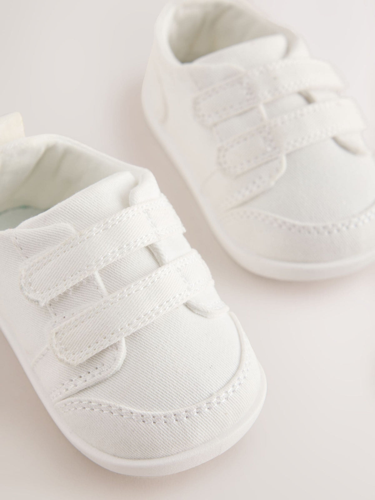 White Touch Fastening Baby Crawler Trainers (0-2mths)